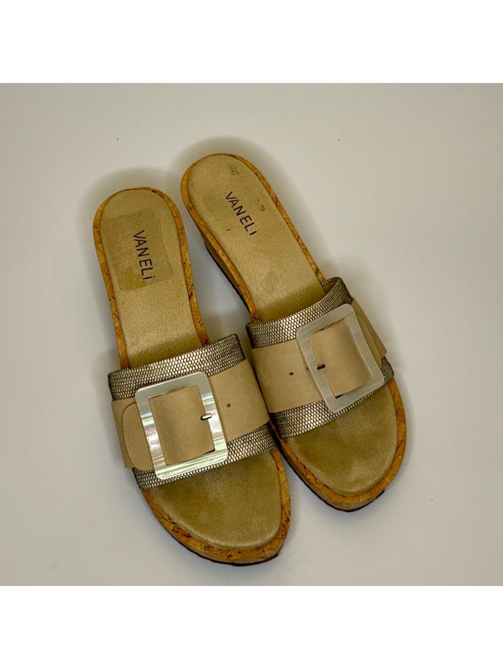 VANELi "Cleve" Size Women's Size 9N Wedge with shell buckle